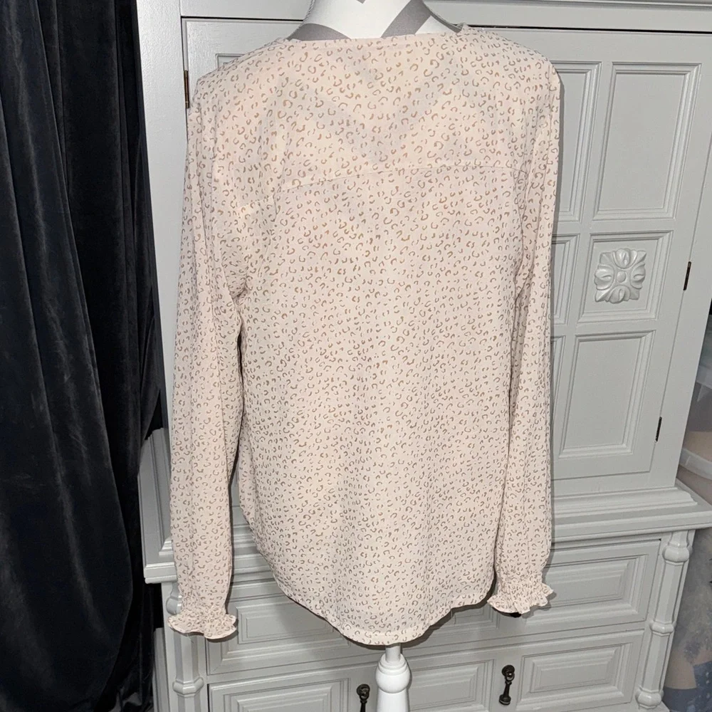 Entro Women's Cream Patterned V-Neck Blouse Size Large - Picture 8 of 12